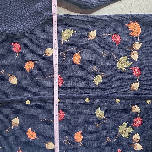 Embroidered Sweater Size Medium Leaves Acorn Blue Novelty Fallcore Grandmacore - Picture 5 of 8